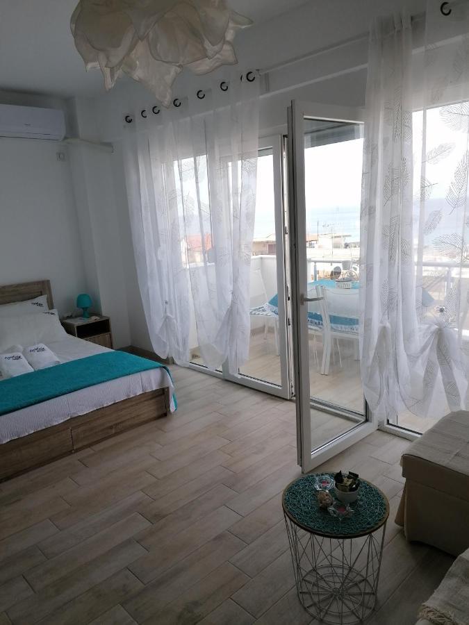 Crystal Blue Apartments Nea Kallikrateia Extérieur photo
