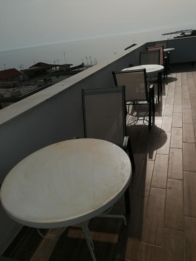 Crystal Blue Apartments Nea Kallikrateia Extérieur photo